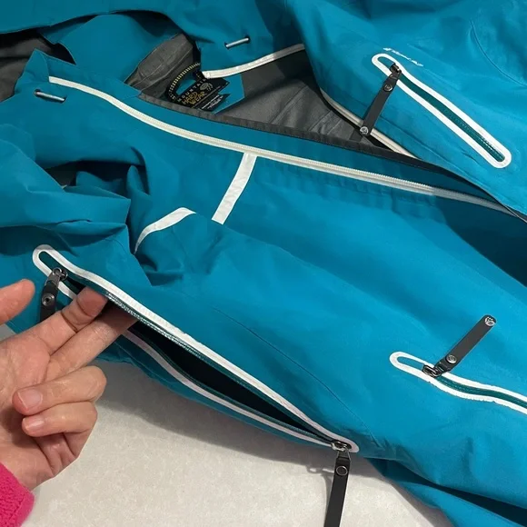 Mountain Hard Wear GoreTex Woman Size M jacket ⭐️⭐️⭐️⭐️ - Picture 15 of 17